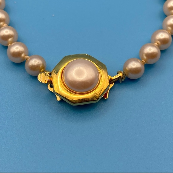 Vintage Gold Tone Faux Pearl Bracelet - Picture 3 of 5